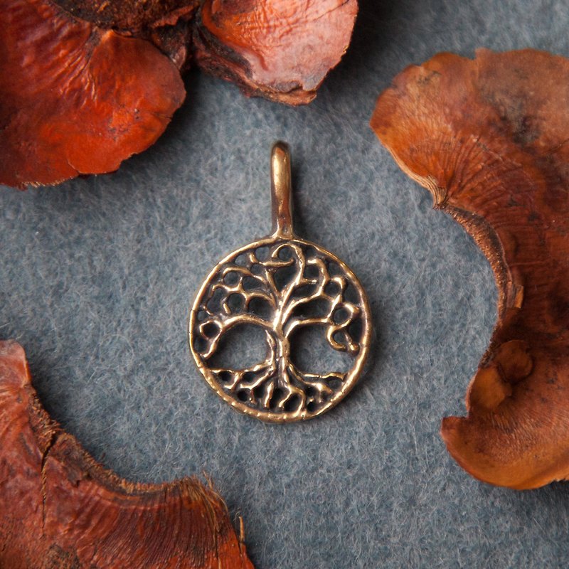 Yggdrasil tree pendant on leather cord. World tree necklace. Norse pagan jewelry - สร้อยคอ - โลหะ สีส้ม