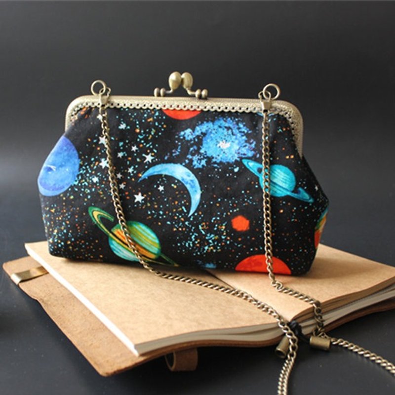(On the new first 50% off) Arts and mouth gold package cheongsam bag Messenger bag sky iphone phone bag mobile phone bag oblique backpack bag bag birthday gift custom gift can be embroidered black - Messenger Bags & Sling Bags - Cotton & Hemp Black