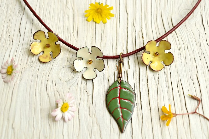 Enamel Flower, Flower Necklace, Wildflowers, Flower Pendant, Garden, Cherry, - สร้อยคอ - วัตถุเคลือบ สีเหลือง