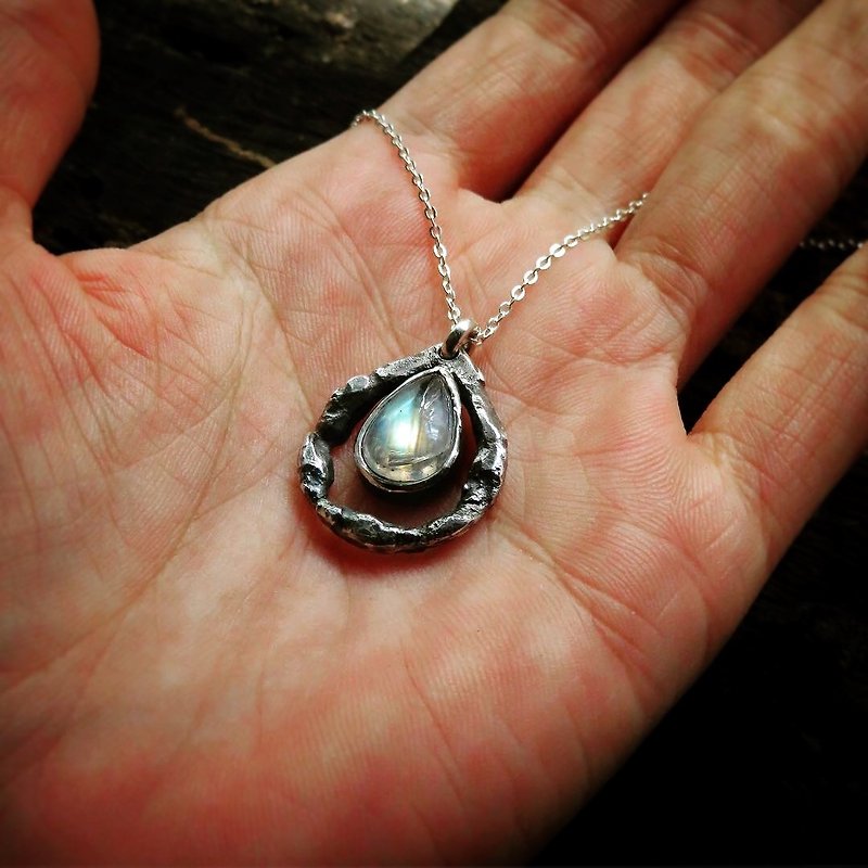 Saṃsāra Moonstone Sterling Silver Necklace - Necklaces - Gemstone Blue