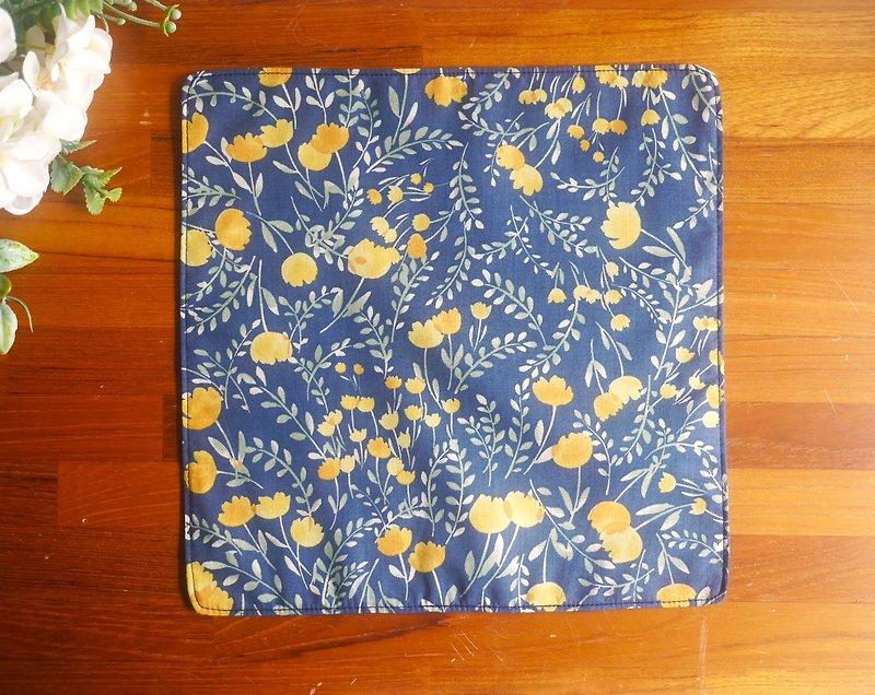 Japanese cotton handkerchief = blooming flowers = navy blue (4 colors in total) - Handkerchiefs & Pocket Squares - Cotton & Hemp 