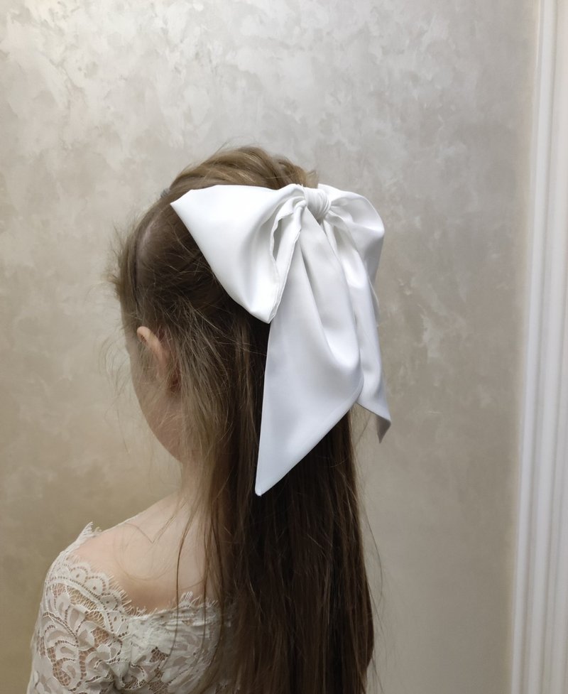 Bow clip, hair accessory. - เนคไท/ที่หนีบเนคไท - วัสดุอื่นๆ หลากหลายสี