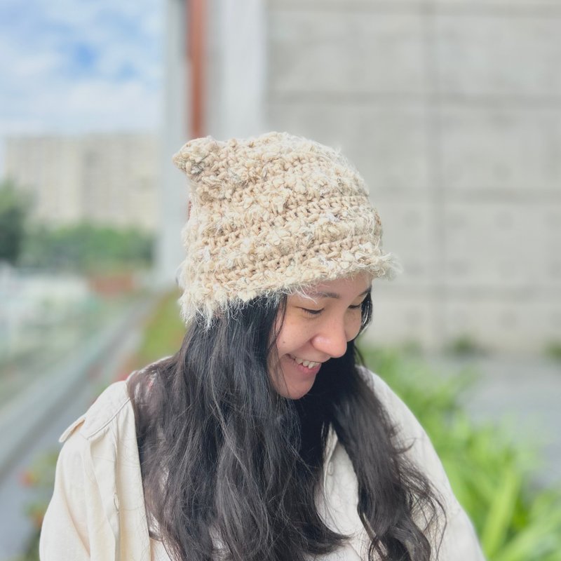 Cat ears cold hat woven hat handmade crocheted hat - หมวก - ผ้าฝ้าย/ผ้าลินิน ขาว