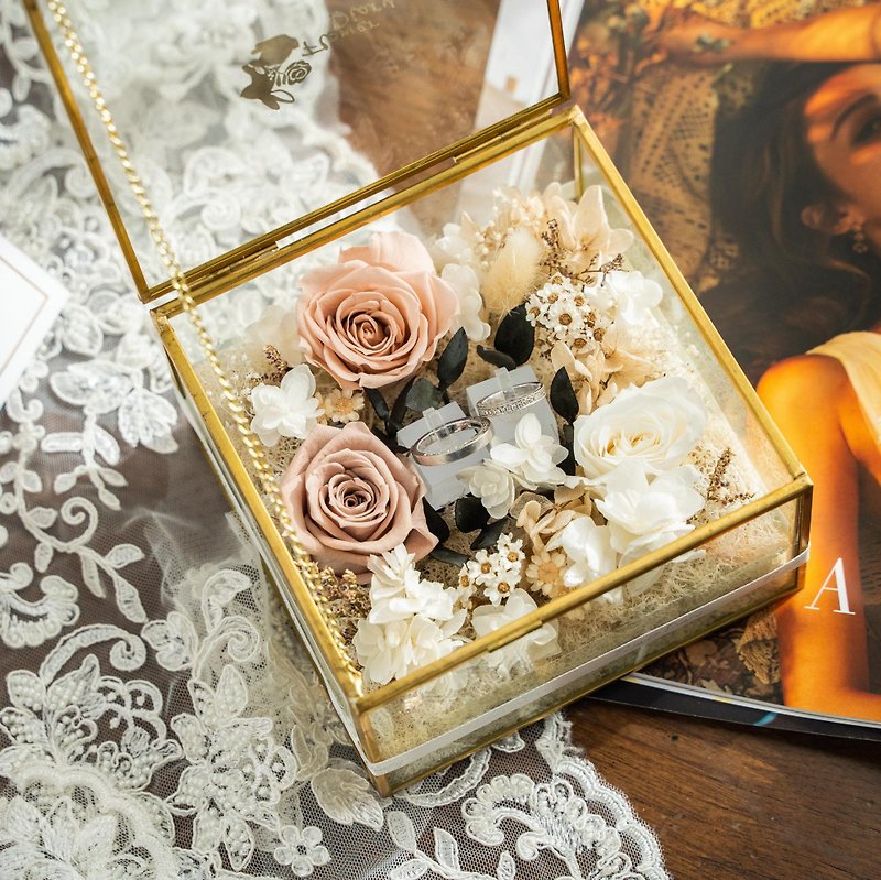 日本永生花 正方形 戒指盒 大地色 客製訂造 結婚禮物 - 乾花/永生花 - 其他材質 卡其色
