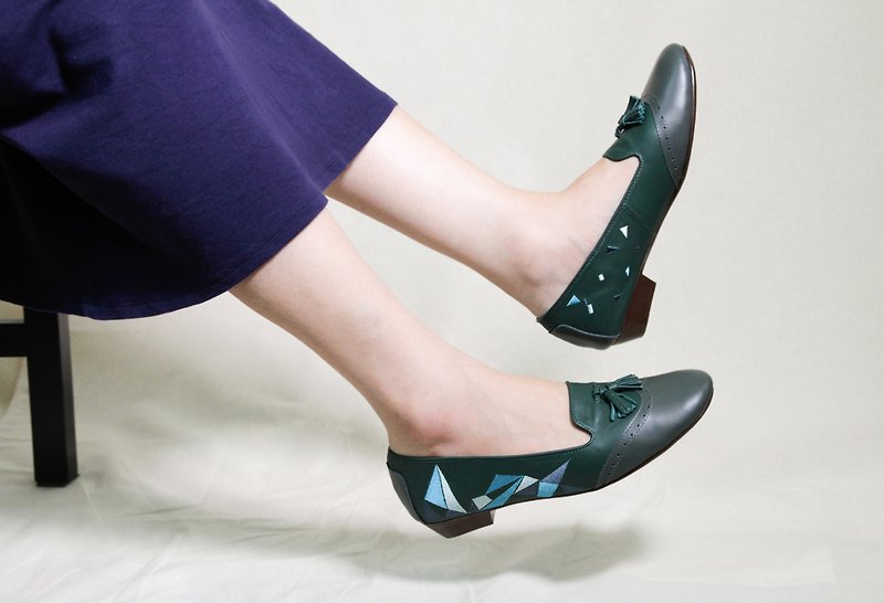 [Triangle Dance]Embroidery handmade low-heeled Oxford shoes (dark green) - รองเท้าอ็อกฟอร์ดผู้หญิง - หนังแท้ สีเขียว
