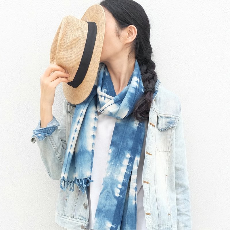 Indigo handcrafted cotton scarf natural dyed retro style - ผ้าพันคอถัก - ผ้าฝ้าย/ผ้าลินิน 