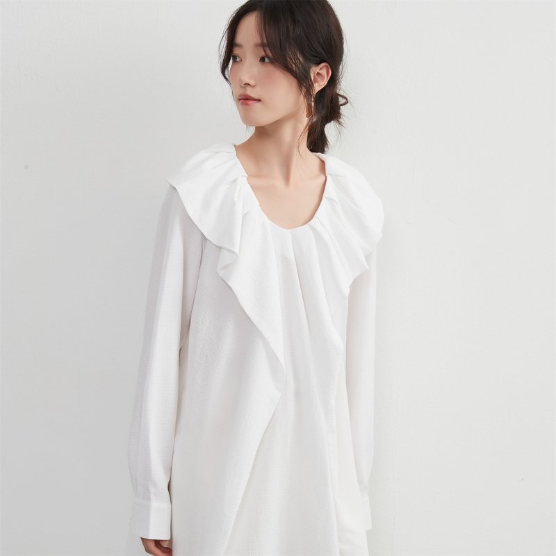 A slightly modern three-dimensional cut ruffle collar long sleeve tunic dress, soft touch material with plenty of volume and frill collar top - ชุดเดรส - เส้นใยสังเคราะห์ สีดำ