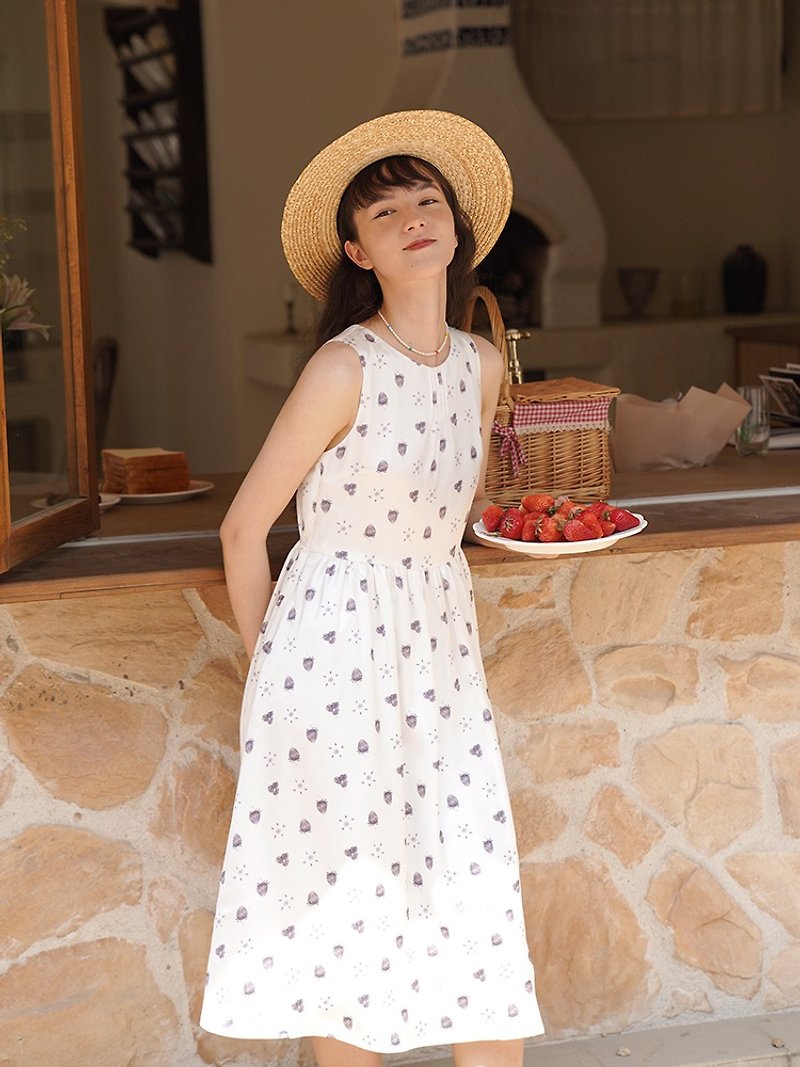 法式草莓印花連衣裙 - 洋裝/連身裙 - 聚酯纖維 白色