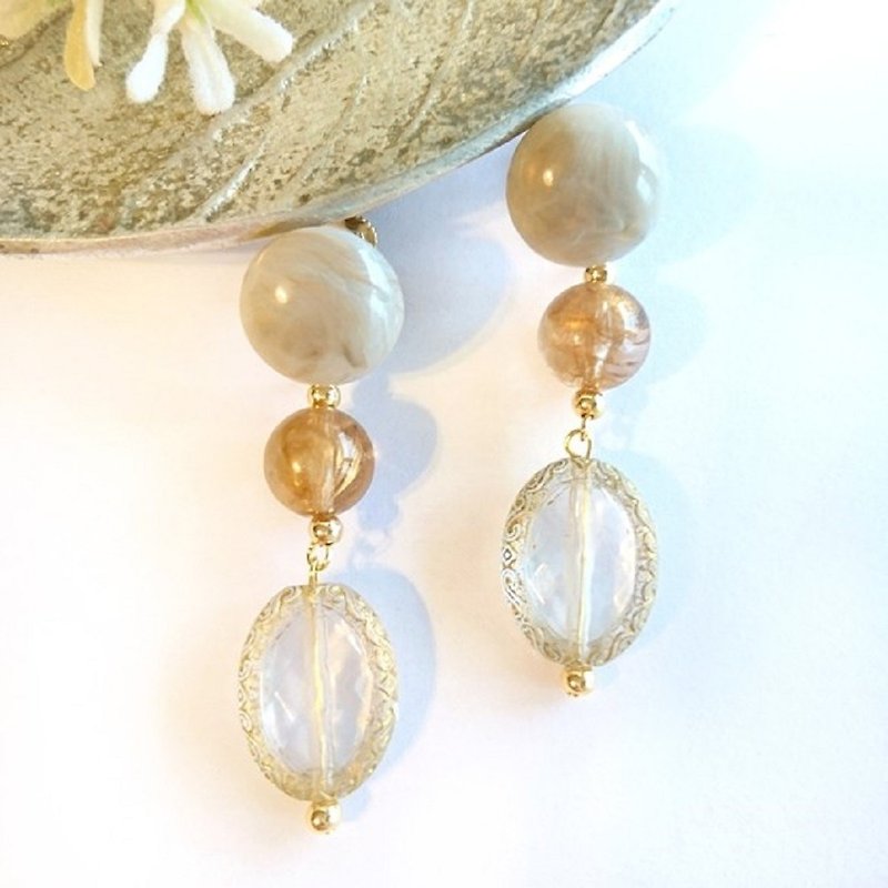 Antique bead earrings, earrings (clear × beige) - ต่างหู - อะคริลิค สีนำ้ตาล