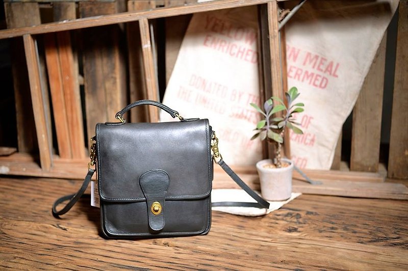"Vintage Coach antique portable oblique shoulder bag" VBA 20 - Messenger Bags & Sling Bags - Genuine Leather Black
