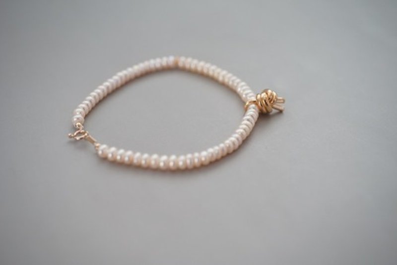 Pinkoi Proxy Purchase - 【knot】18kgp knot bracelet - Bracelets - Gemstone 