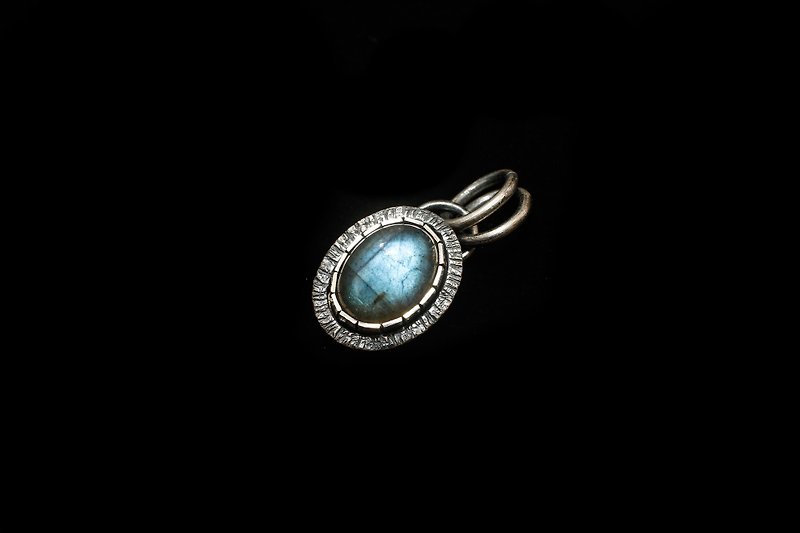 【Series of Crystal】Labradorite sterling silver pendant - Reflection of the sky - สร้อยคอ - เครื่องเพชรพลอย หลากหลายสี