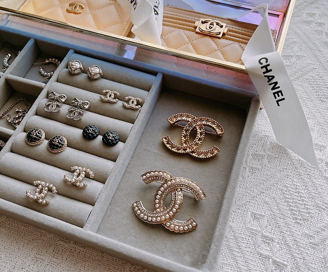 chanel necklace box