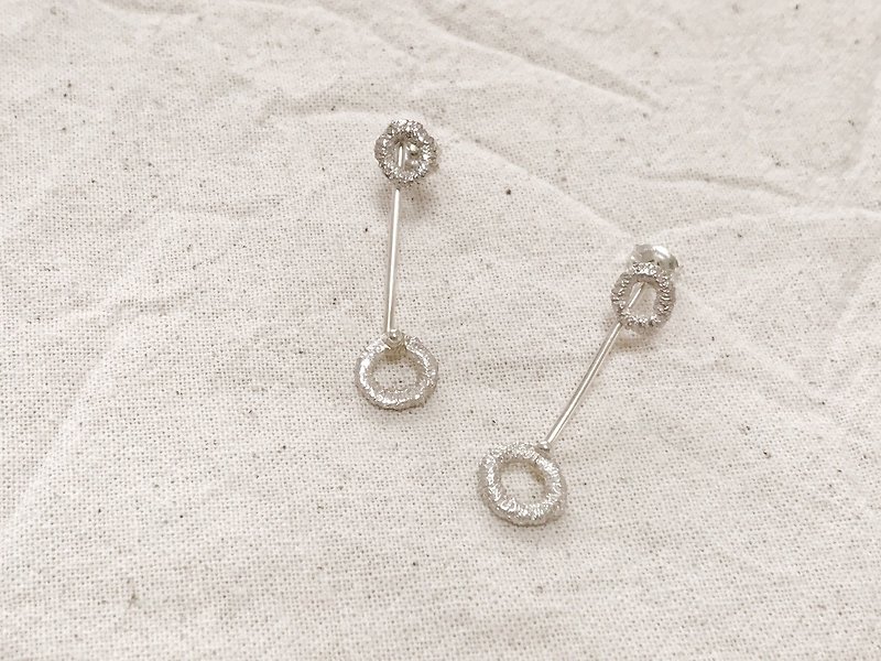circle pendulum　pierced earrings/サークルフリコ ピアス - 耳環/耳夾 - 其他金屬 銀色