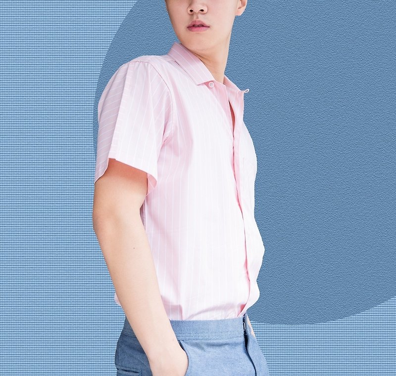 ピンクのストライプの流れるシャツ - シャツ メンズ - コットン・麻 ホワイト