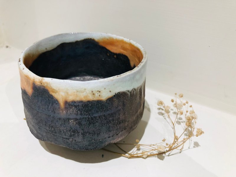 Firewood tea bowl handmade Miaoli kiln firing unique hand-kneaded tea bowl in the mountains - ถ้วย - ดินเผา สีนำ้ตาล