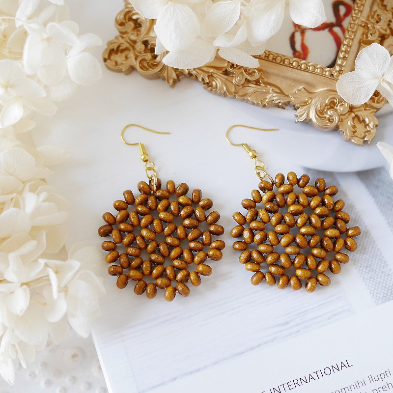 Flower clusters solid wood woven dream catcher earrings deep coffee - ต่างหู - ไม้ สีนำ้ตาล