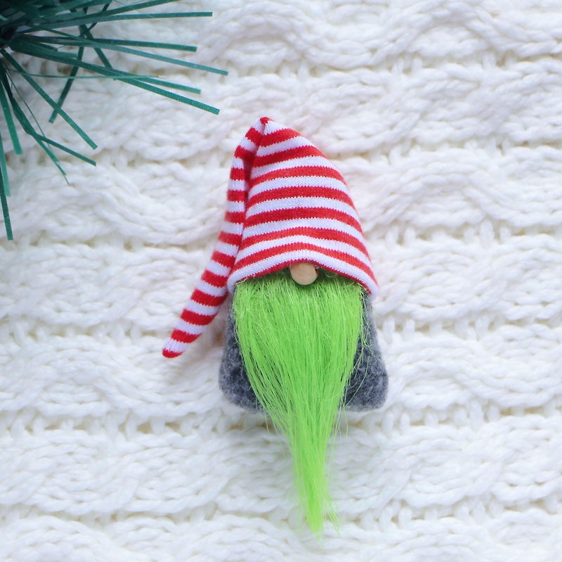 Lapel pin Mini gnome pin Christmas brooch  Cute pin Scarf pin Coat brooch - เข็มกลัด - ผ้าฝ้าย/ผ้าลินิน สีเขียว