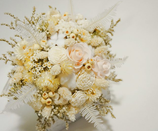枯れた花束のない白い線 花束 枯れた花のないドライフラワー 花嫁のウェディングウェディングドレス 屋外撮影の花嫁介添人 ショップ Mk And Sf ドライフラワー ブーケ Pinkoi