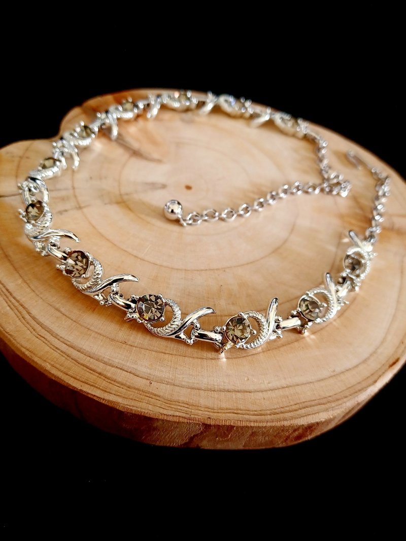 vintage jewelry  Sparkling Silver Swirl Leaf Amber Rhinestone Necklace - สร้อยคอ - โลหะ 