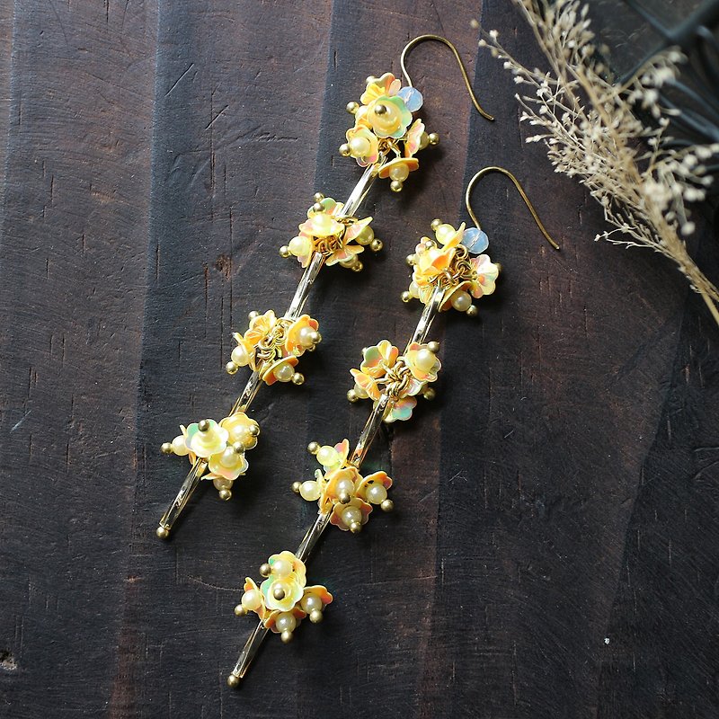 Yellow sequined flower glass tube bead long dangling long earrings ear pin Clip-On