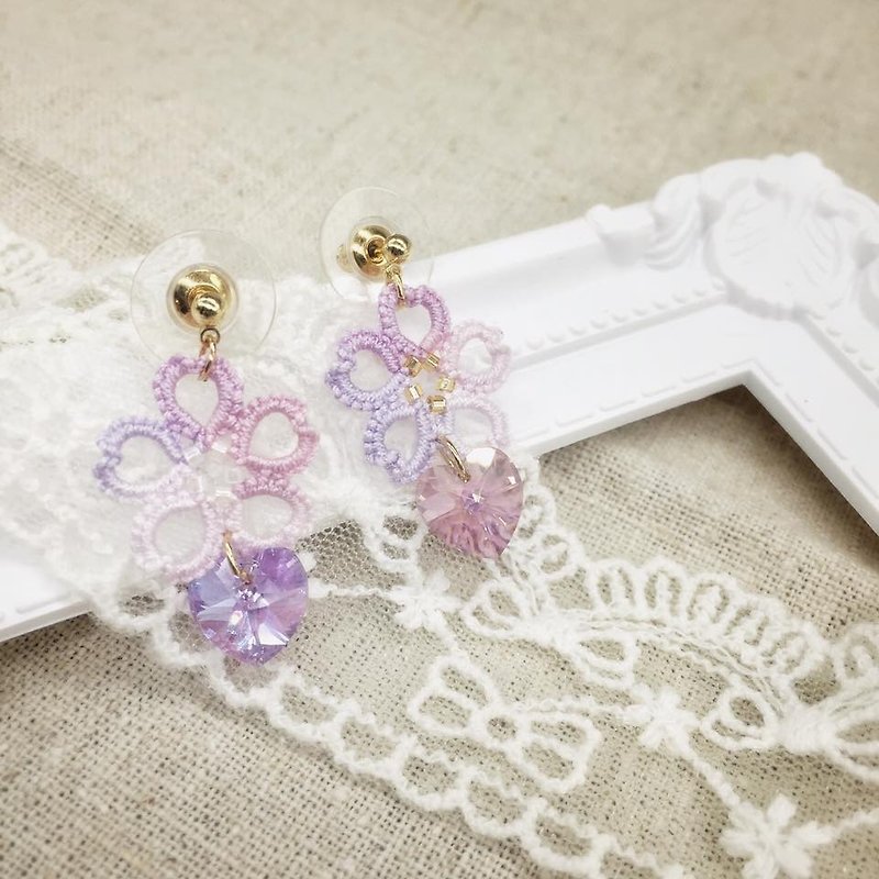 [Atelier A.] Mother's Day Featured Tatting Lace Crystal Sakura Earrings - Earrings & Clip-ons - Other Materials 
