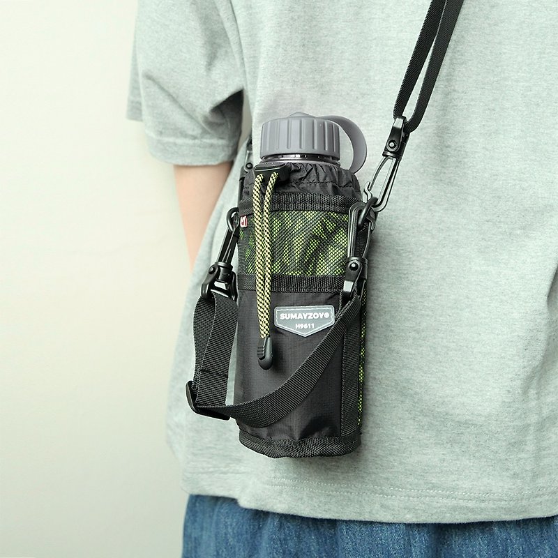 Geometry series water cup holder crossbody portable outdoor travel dual-purpose lightweight thermos cup holder 600ml black - กระเป๋าถือ - เส้นใยสังเคราะห์ สีดำ