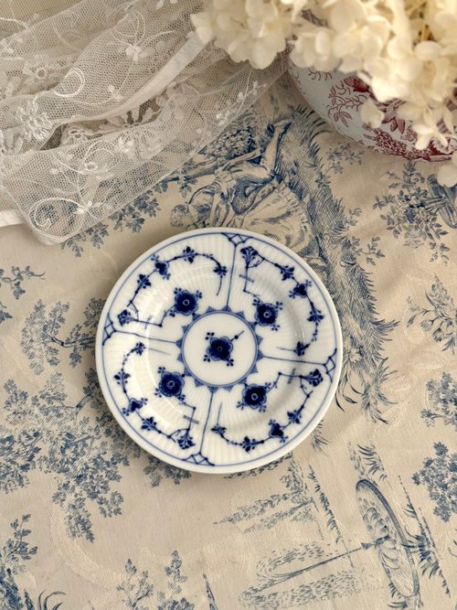 JSVS 古董家飾選物店 50221-典雅皇家哥本哈根Royal Copenhagen 小瓷碟 182系列