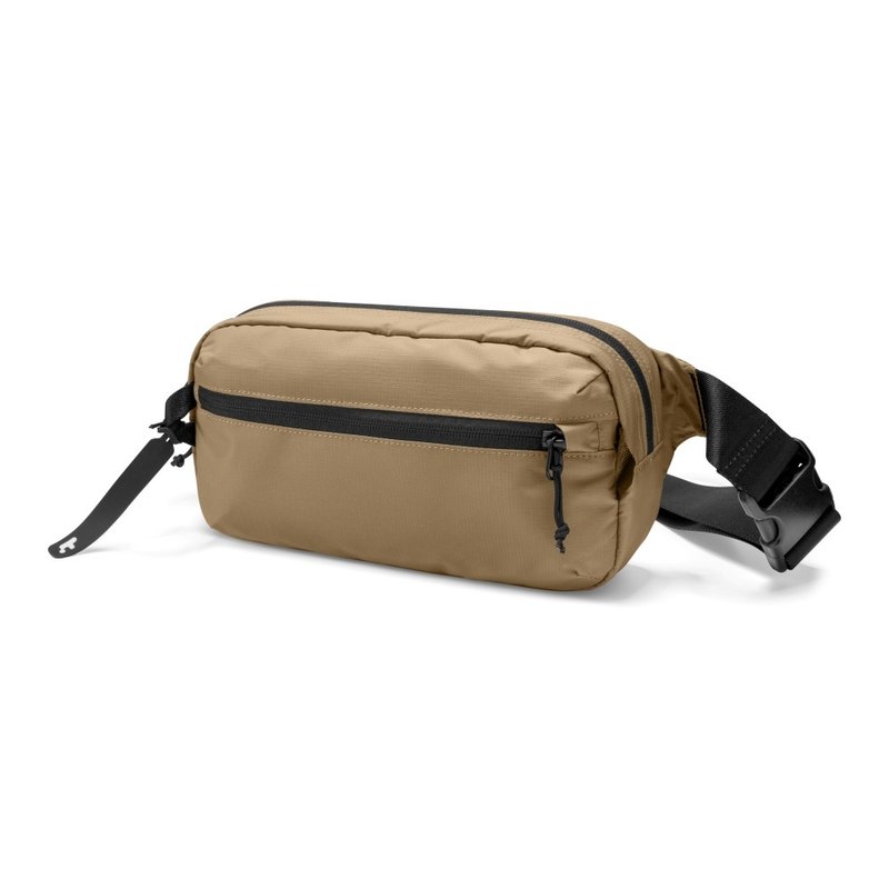 Tomtoc City Adventure Crossbody Bag Khaki Brown-M - กระเป๋าแมสเซนเจอร์ - เส้นใยสังเคราะห์ สีกากี