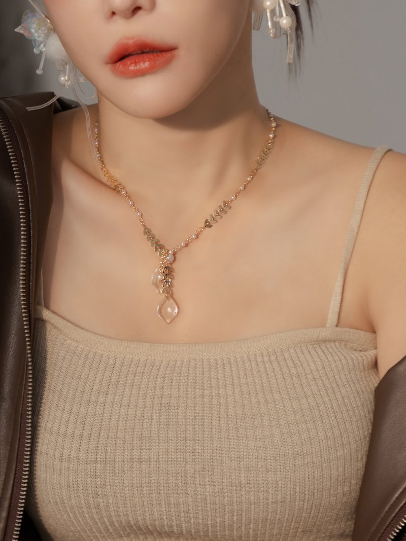 Fading Light of Falling Leaves. MUCHAT Handmade 14KGP Pearl Branch & Leaf Necklace - สร้อยคอ - โลหะ สีทอง