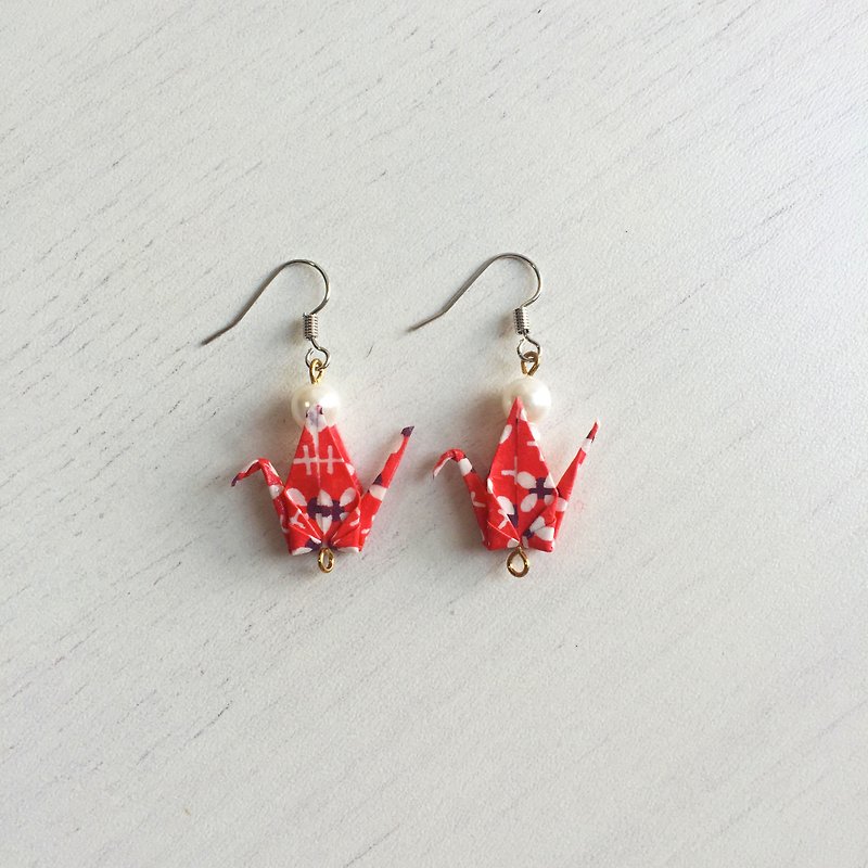 Chiyo Paper Paper Crane Earrings - ต่างหู - กระดาษ สีแดง