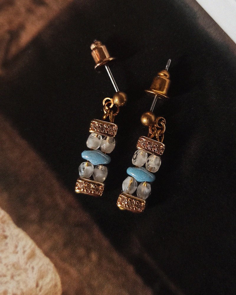 Stone Sandwich Rectangular Short Earrings - Blue - ต่างหู - เครื่องประดับพลอย หลากหลายสี