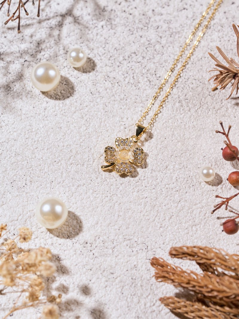 Lucky Clover Golden Four Leaf Clover Aromatherapy Essential Oil Necklace Pre-Order - Necklaces - Other Metals Gold