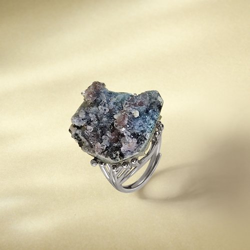 WANZAMGOK 灰紫色水晶活口戒指 隨形原石標本 星光閃片晶簇手工指環 S925銀