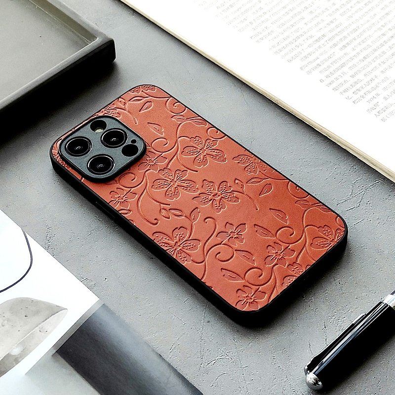 Blossoms | iphone15promax mobile phone case genuine leather 14plus protective cover apple 13 all-inclusive anti-fall - เคส/ซองมือถือ - หนังแท้ หลากหลายสี