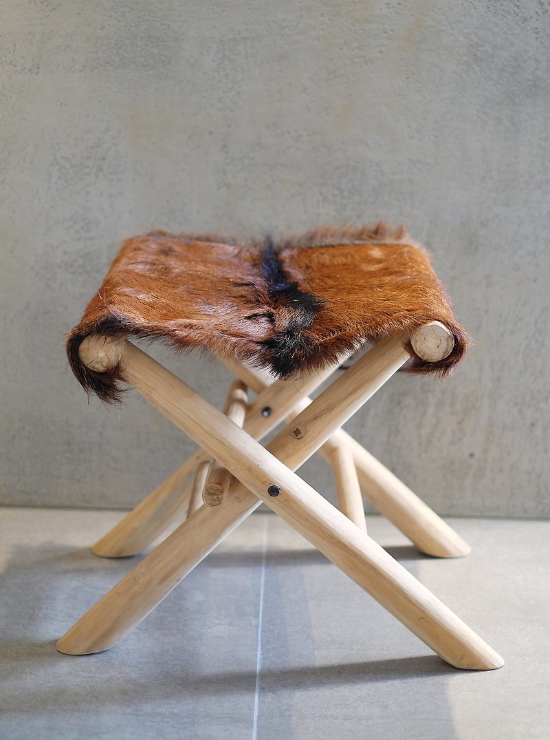 Goat hide teak wood fold stool - เก้าอี้โซฟา - ขนแกะ 