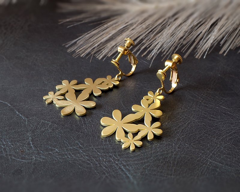 Abstract flower 01 earrings - 耳環/耳夾 - 銅/黃銅 金色