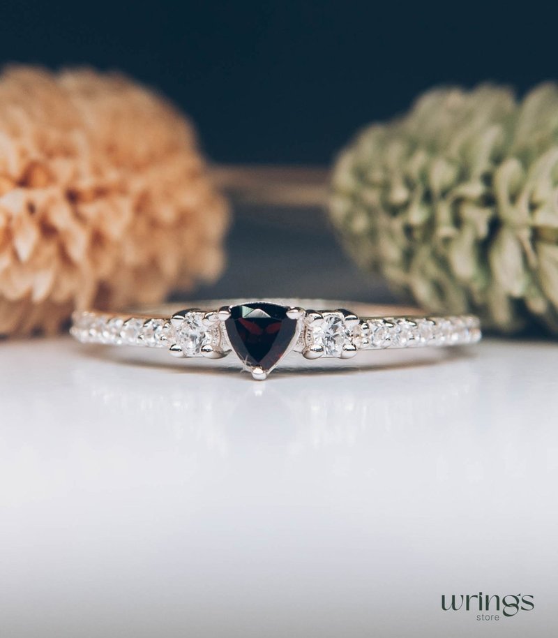 Dainty Trillion Red Small Garnet Engagement Ring 3 Stone with Side White CZ - แหวนทั่วไป - เงินแท้ สีแดง