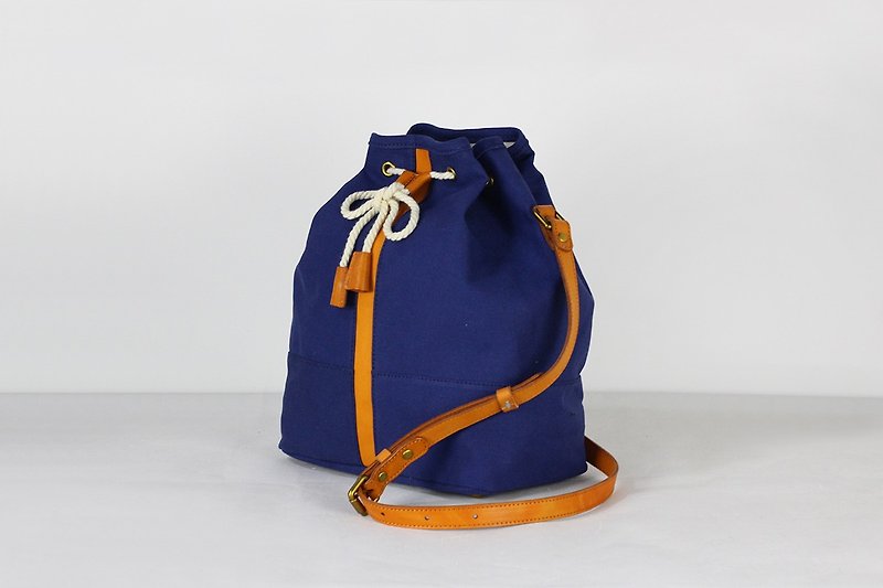 2017 new stiff blue canvas bucket bag / canvas bag / cross bag / beam mouth bag / blue / black / yellow / red / white multicolor optional - กระเป๋าแมสเซนเจอร์ - ผ้าฝ้าย/ผ้าลินิน สีน้ำเงิน