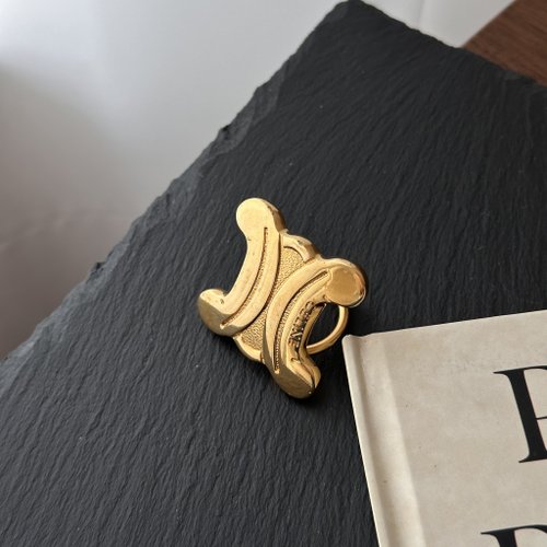 美品✨セリーヌ　トリオンフ　ロゴ　ブローチ　フランス製　ゴールド色 500x0.jpg