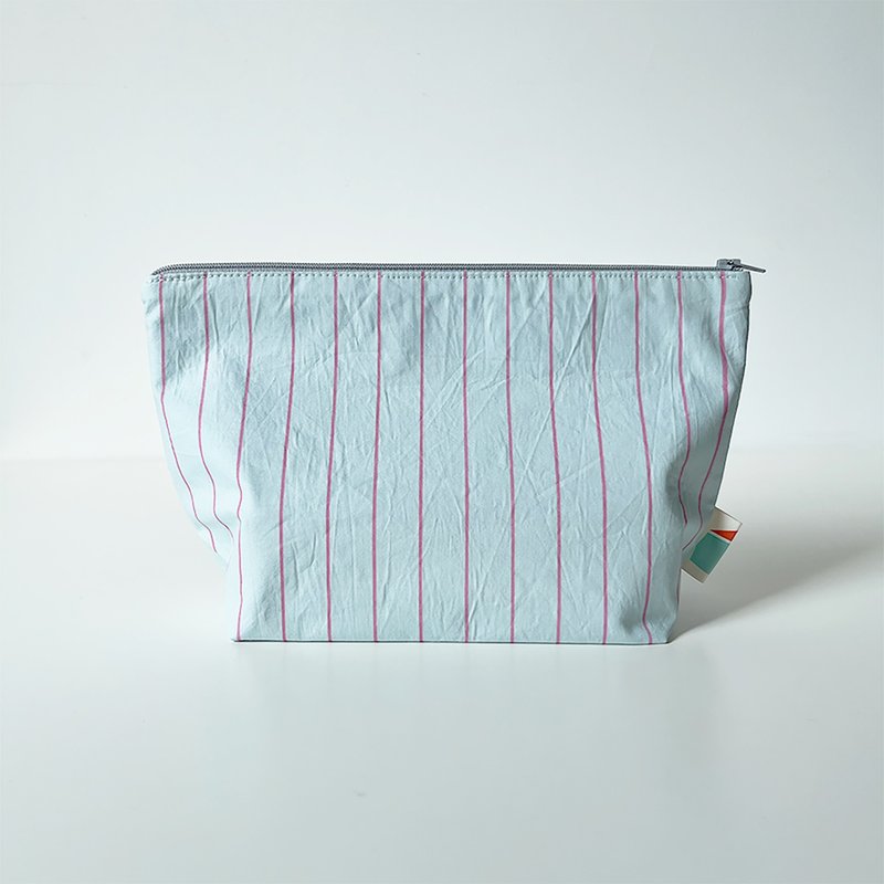 Life Matters Striped Handmade Storage Bag Blue Grey - กระเป๋าเครื่องสำอาง - ผ้าฝ้าย/ผ้าลินิน หลากหลายสี