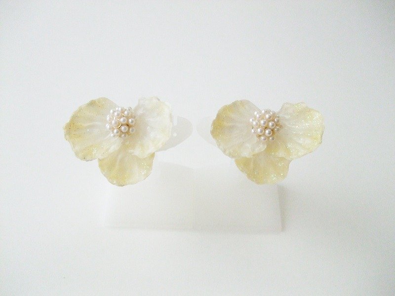Flower earrings / earrings ☆ Pale yellow - ต่างหู - อะคริลิค สีเหลือง