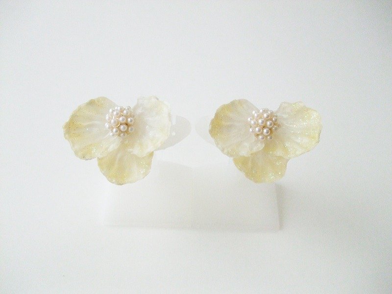 Flower earrings / earrings ☆ Pale yellow - ต่างหู - อะคริลิค สีเหลือง