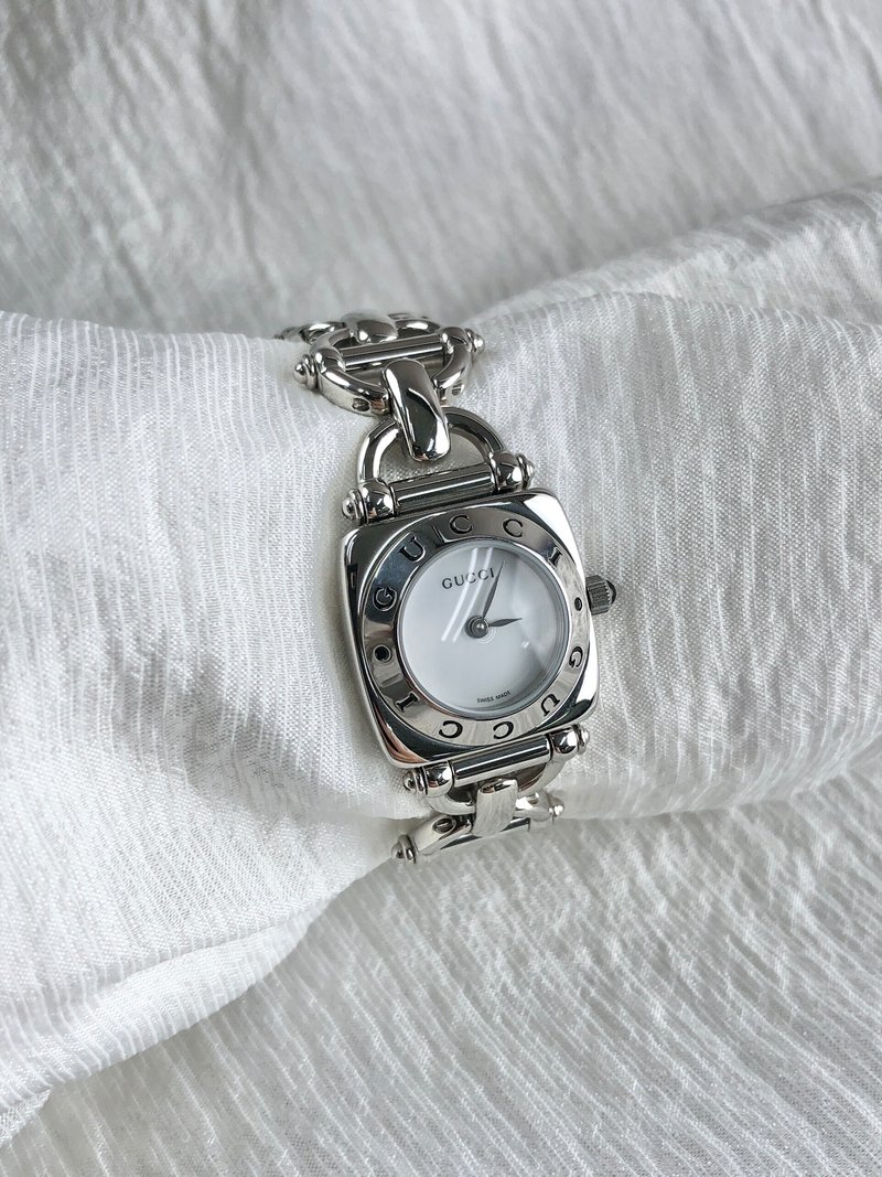【 日本直送　名牌中古包 】GUCCI グッチ 腕時計 シルバー ホースビット ステンレス スチール クォーツ 6400L vintage 4rd3fu - 女錶 - 不鏽鋼 銀色