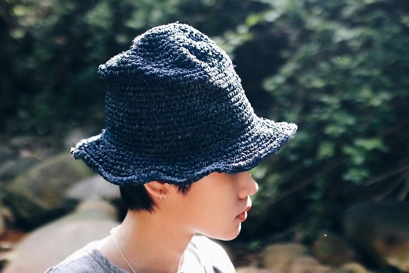 OMAKE 藍染大麻編織帽 - 帽子 - 棉．麻 藍色