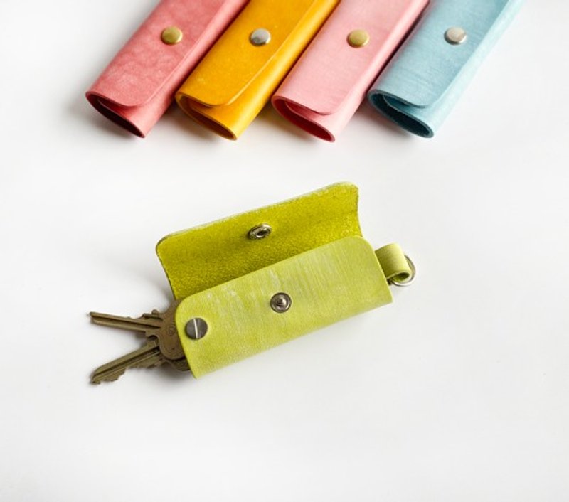 Italian leather mini key case D-can type Selectable metal fitting color - Keychains - Genuine Leather Multicolor