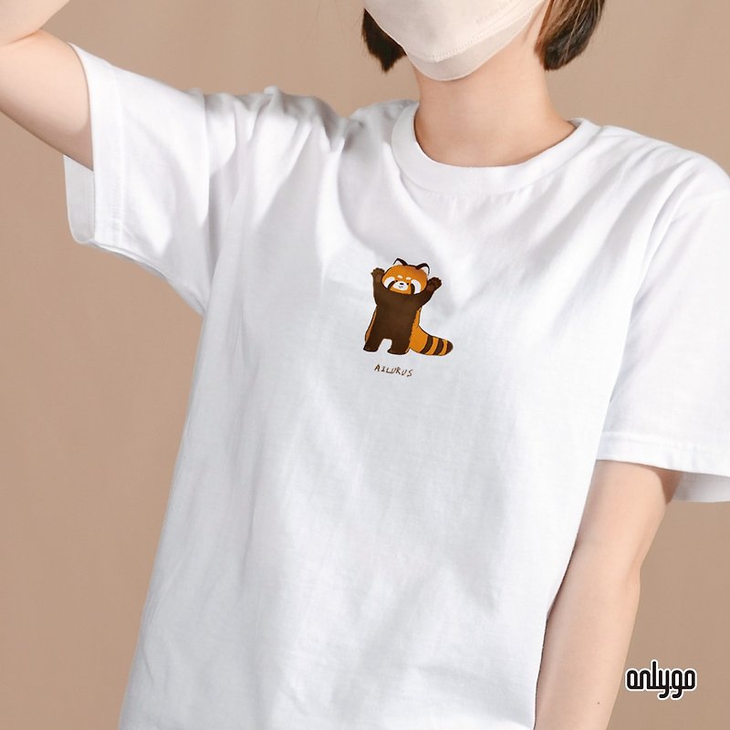 Eco-themed T-shirt Endangered animal clothing/red panda (same style for men and women) - เสื้อยืดผู้หญิง - ผ้าฝ้าย/ผ้าลินิน 