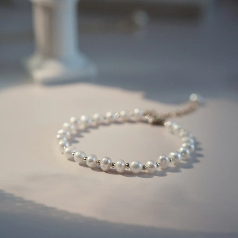 Blank Square Gold Spacer Pearl Bracelet - สร้อยข้อมือ - ไข่มุก ขาว