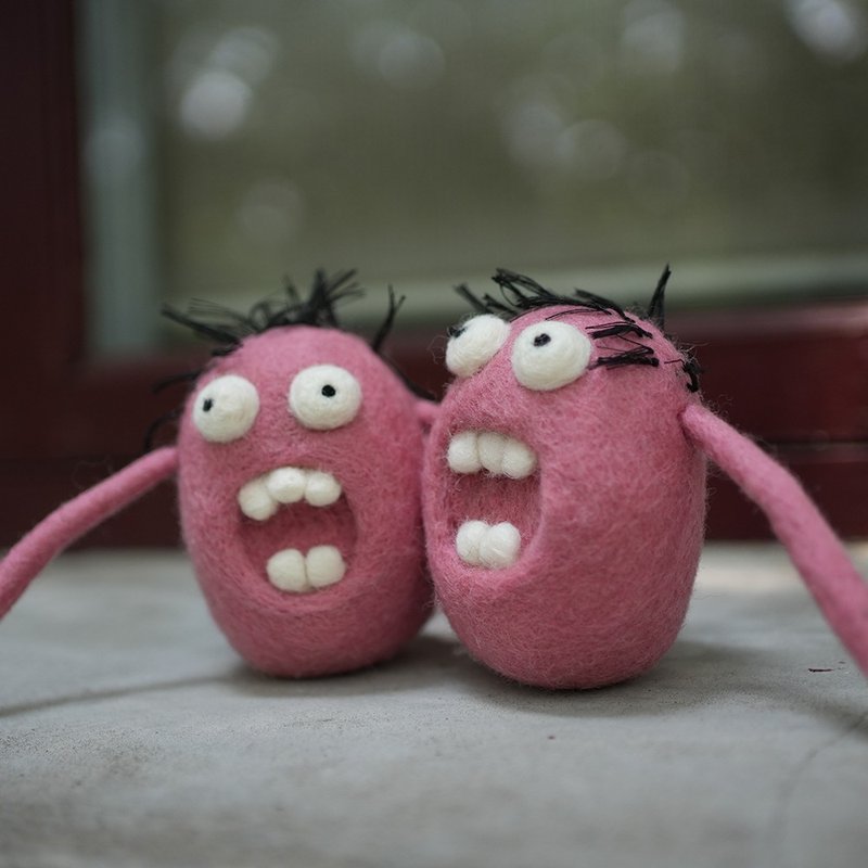 100% Wool Wool Felt Monster _Fair Trade - ของวางตกแต่ง - ขนแกะ สึชมพู