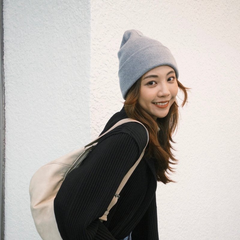 Warm winter simple knitted wool hat - light gray - หมวก - เส้นใยสังเคราะห์ สีเทา